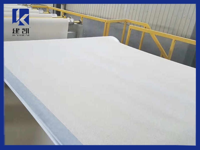 非瀝青基防水卷材施工方法：